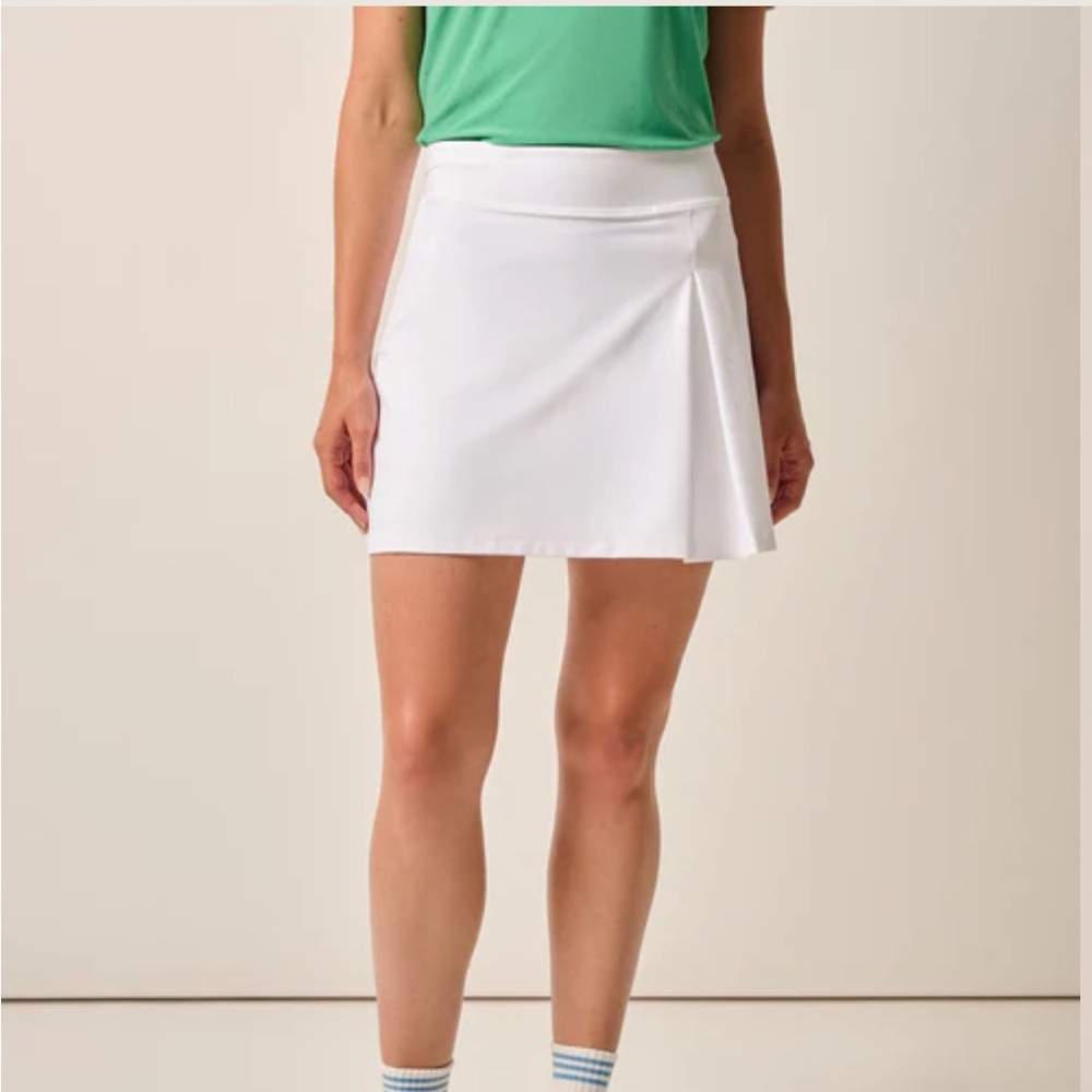 Johnnie- O Ashlyn Performance Skort- small/ white